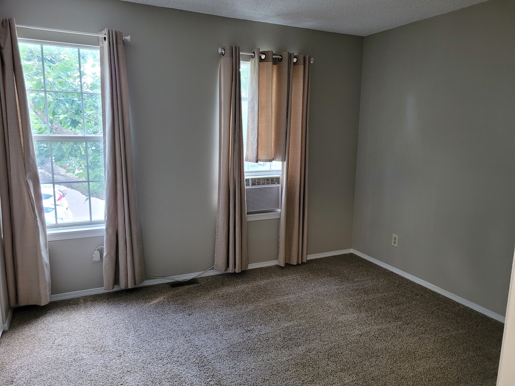 Guest Room - 1228 S Idalia St