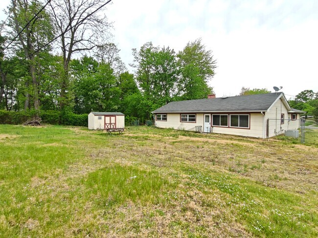 Building Photo - 65 Sandstone Ln