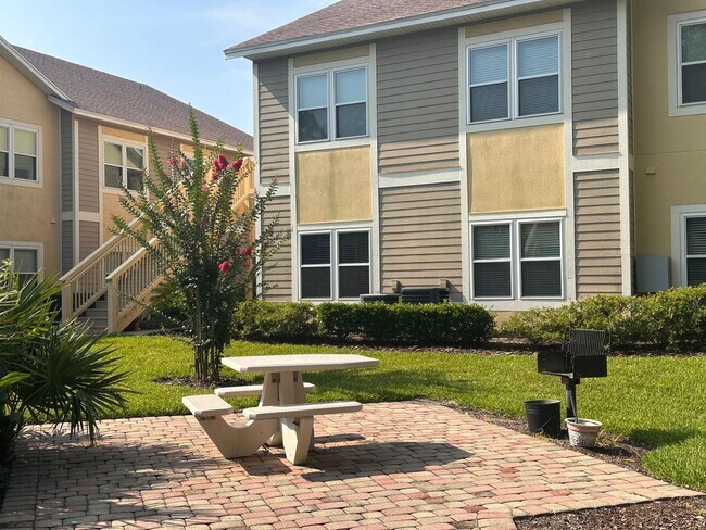 Building Photo - 1601 Nectarine St