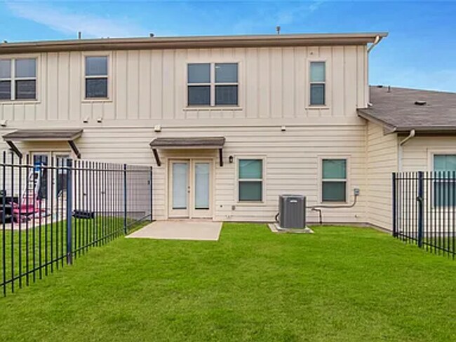 Building Photo - Charming 3-Bedroom Townhome in South Austi...