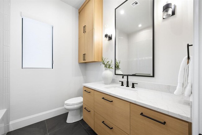 Building Photo - 1129 NW 42nd St