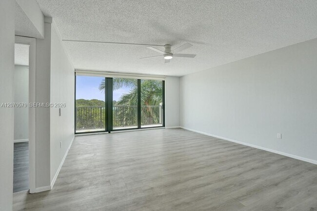 Building Photo - 1101 River Reach Dr