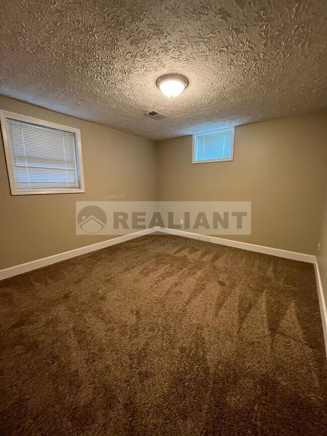 Building Photo - 4013 Elora Ln