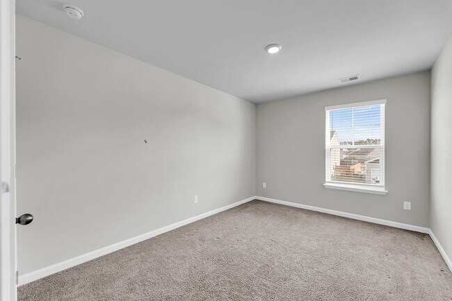 Building Photo - 550 Wayton Cir