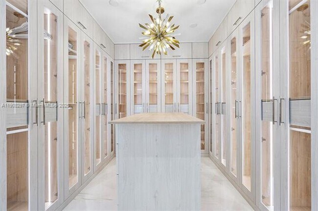 Building Photo - 300 Biscayne Blvd Way