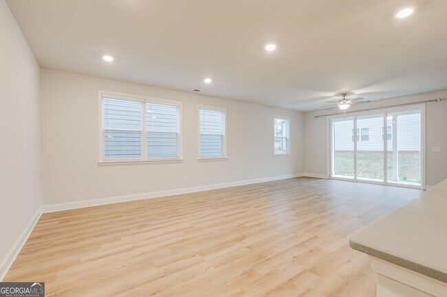 Building Photo - 376 Caledonia Ct