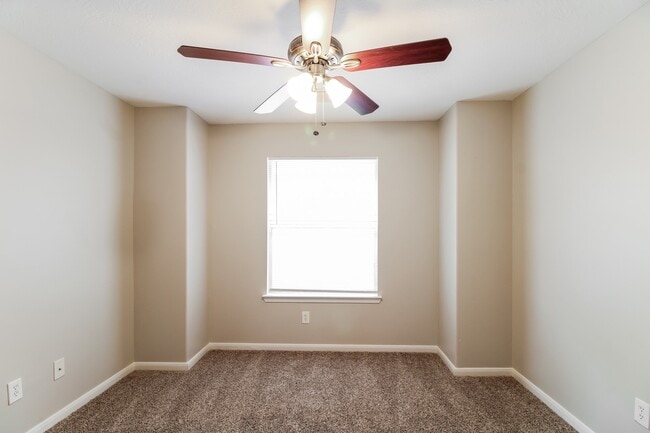 Building Photo - 6402 Mountain Pines Ln