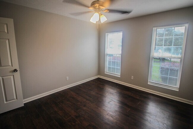 Building Photo - 525 Cashel Rd
