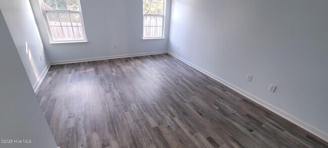 Building Photo - 3960 Winds Ridge Dr