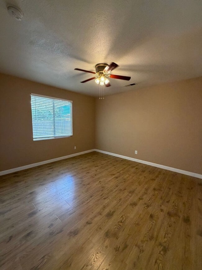 Building Photo - Spacious 3 Bedroom, 2 Bath Tevis Ranch Home with Fireplace, Covered Patio & 2-Car Garage