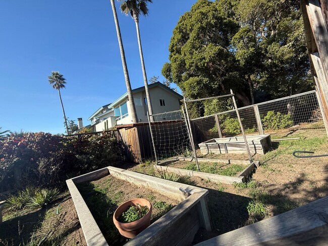 Building Photo - Panoramic Ocean View Home in Aptos! Move in incentive!