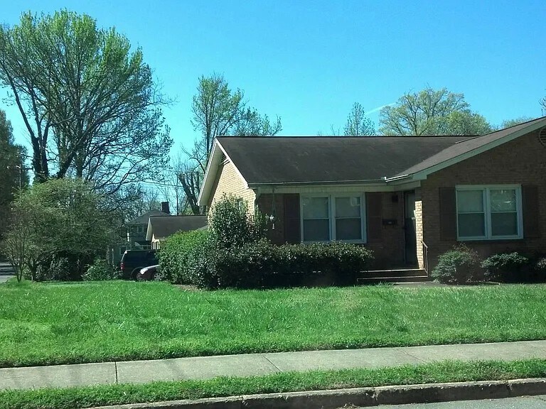 Building Photo - 401 W Mountain St