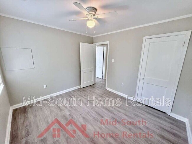 Building Photo - 566 Burlington Cir