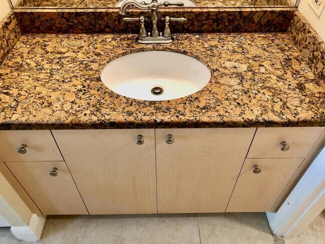 Building Photo - 2557 Centergate Dr