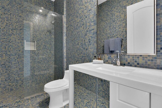 Building Photo - 684 10th Ave S