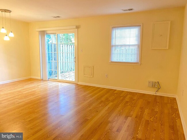 Building Photo - 6322 Draco St