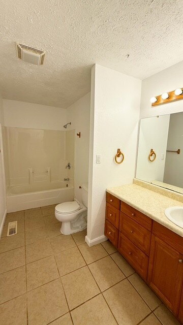 Building Photo - WEST SIDE 4 BEDROOM RANCH AVAILABLE NOW!
