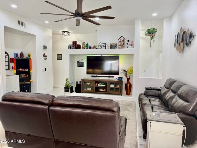 Building Photo - 3927 S Hollyhock Pl