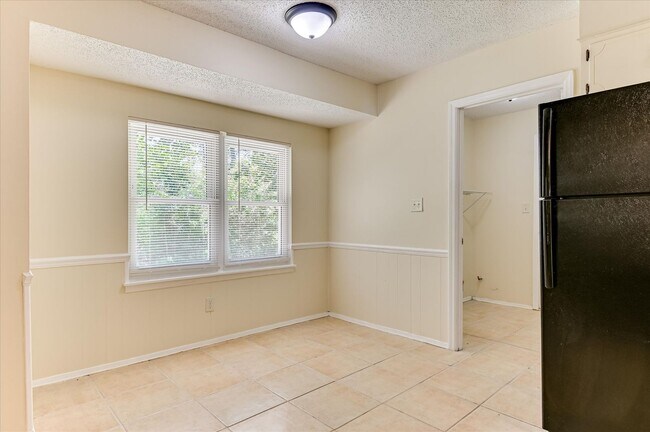Building Photo - 4532 Hillside Dr