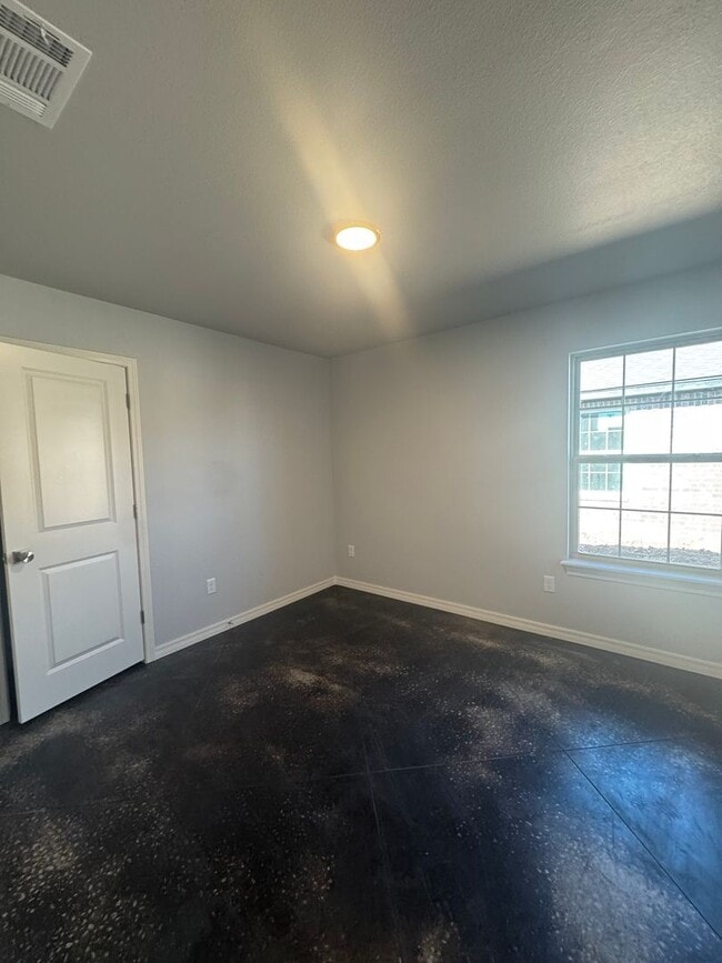 Building Photo - 3/2/1 Fabulous new build 2025 1/2 off special 1st month's rent