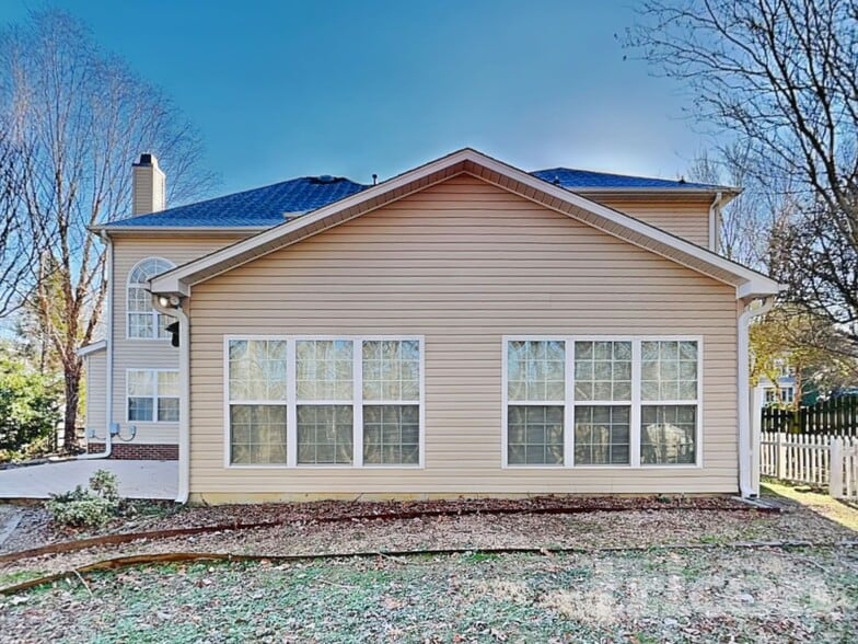 Building Photo - 11730 Crossroads Pl