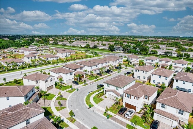 Building Photo - 2444 SE 24th Ave