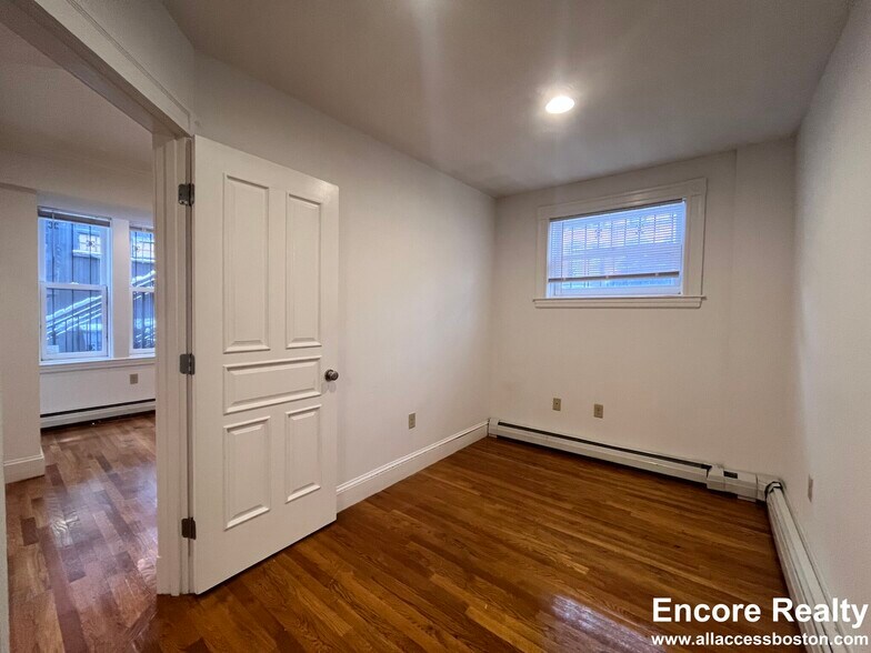 Building Photo - 195 Commonwealth Ave