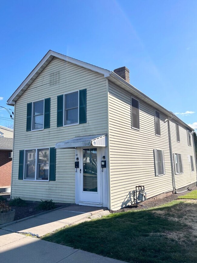 Building Photo - 47 Warwick St