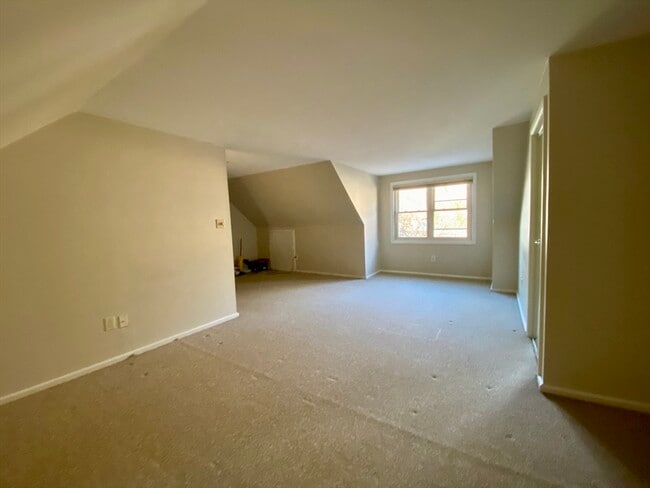 Building Photo - 12 Cedar St