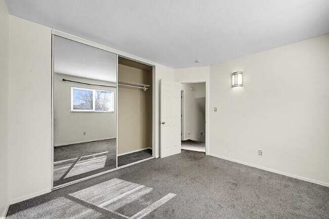 Building Photo - $1,900.00, 3-bed, 2-bath located in Colora...