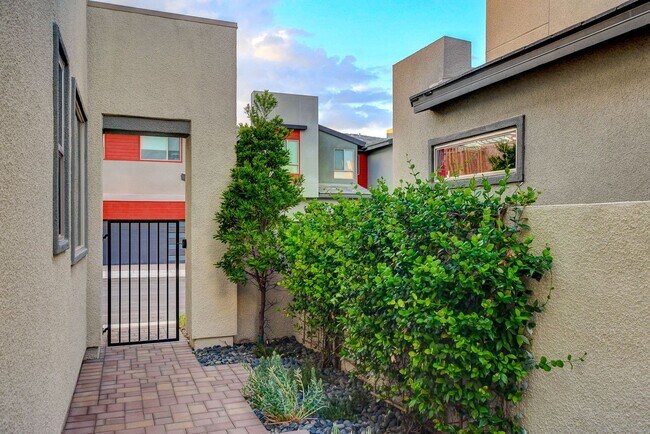 Building Photo - Luxury Fully Furnished Designer Home in Inspirada!