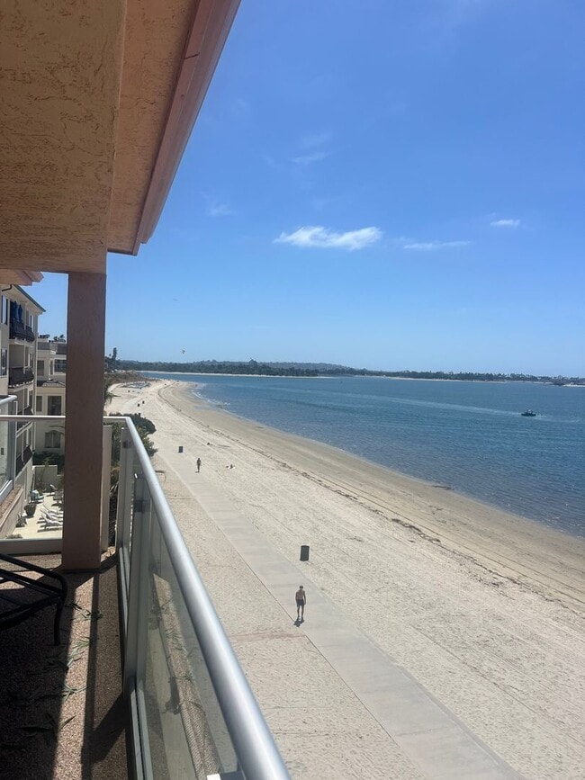 Building Photo - 3802 Riviera Dr