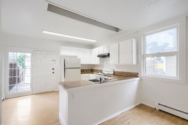 Building Photo - 1118 6th St