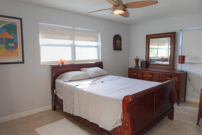 Building Photo - 11645 Oxford St