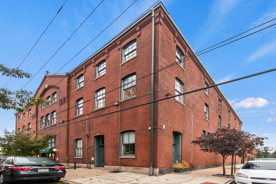 Building Photo - 627 N 18th St