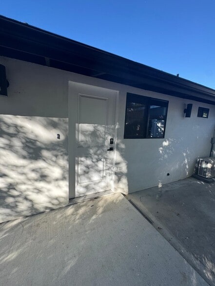 Building Photo - 5644 Oso Ave