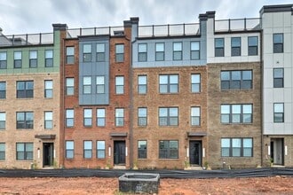 Building Photo - Luxury 3BR/2.5BA Condo w/ Balcony and Rooftop Terrace & Garage – Walk to One Loudoun