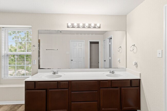 Building Photo - 18715 Windy Stone Dr