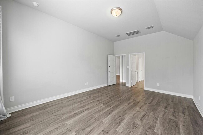Building Photo - 169 Belford St