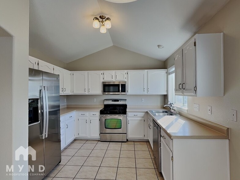 Building Photo - 2421 S Harlan Ct