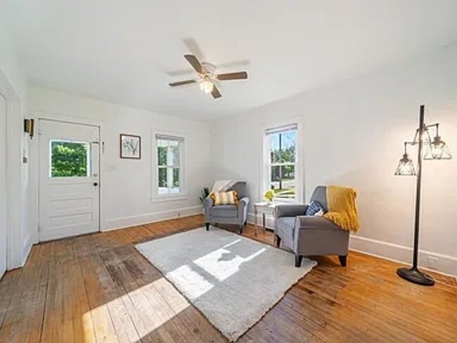 Building Photo - 3 Bed, 1 Bath Single Family Home