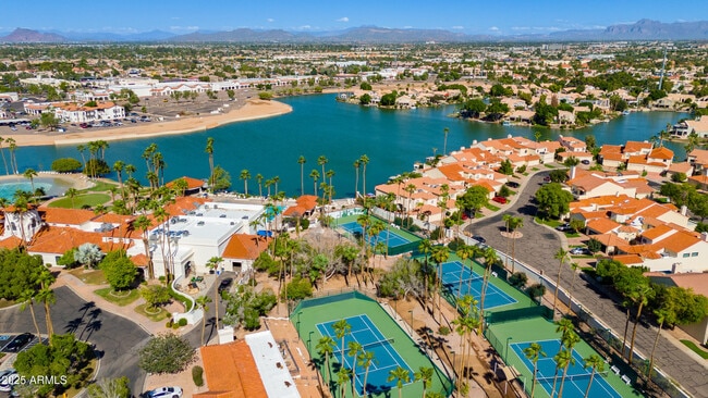 Building Photo - 2119 E New Bedford Dr