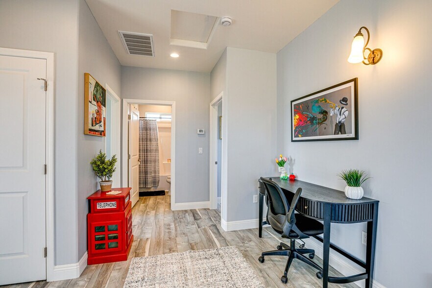 Building Photo - 6600 Thousand Oaks Dr