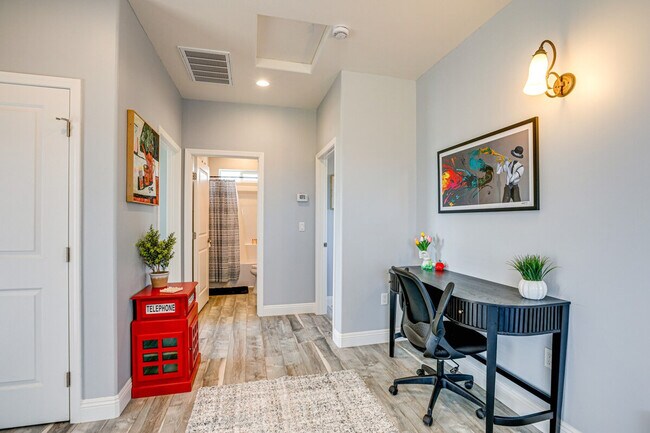 Building Photo - 6600 Thousand Oaks Dr