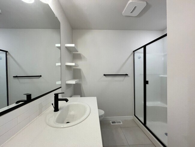 Building Photo - Beautiful, Bight & Modern 2Bd/2.5Ba Townhome in North Bethany! Two car attached garage, In unit l...