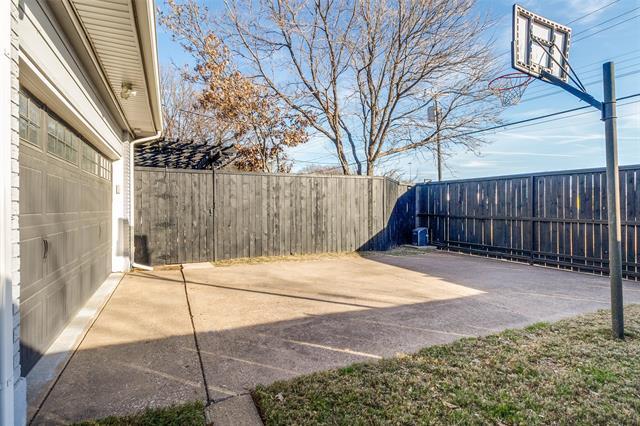 Building Photo - 2808 Sharpview Ln