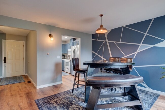 Building Photo - Recently Updated 3 Bedroom and 3 Bath Town...