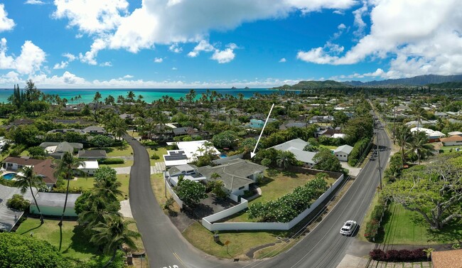 Building Photo - Mid-century modern Kalaheo Ave. Beach side...