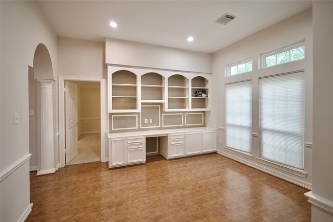 Building Photo - 1839 Lakewinds Dr
