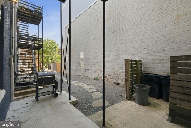 Building Photo - 1038 6th St NE